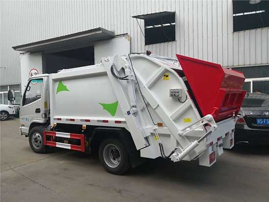 進(jìn)口聚脲噴涂機(jī)(圖1) 進(jìn)口聚脲噴涂機(jī)垃圾車防腐耐磨噴涂施工
