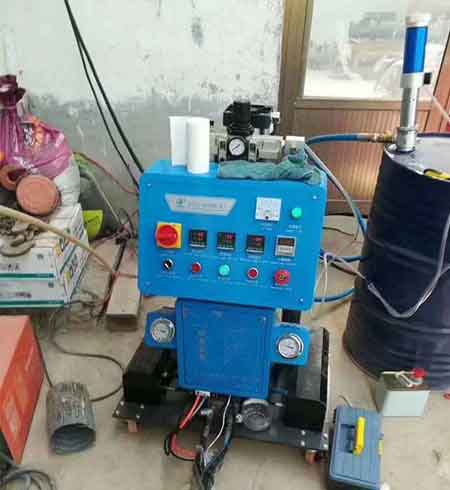 冷藏車(chē)廂板廂體填充聚氨酯噴涂機(jī)(圖2) Q2600D冷藏車(chē)廂板廂體填充聚氨酯噴涂機(jī)