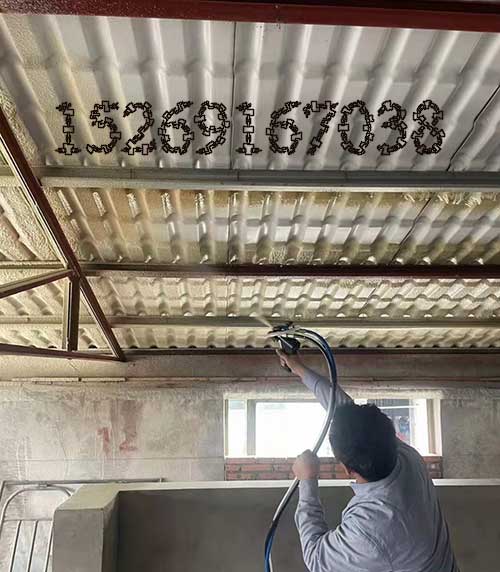 單板彩鋼瓦頂棚保溫噴涂聚氨酯發(fā)泡機(jī)(圖2) 單板彩鋼瓦頂棚保溫噴涂聚氨酯案例